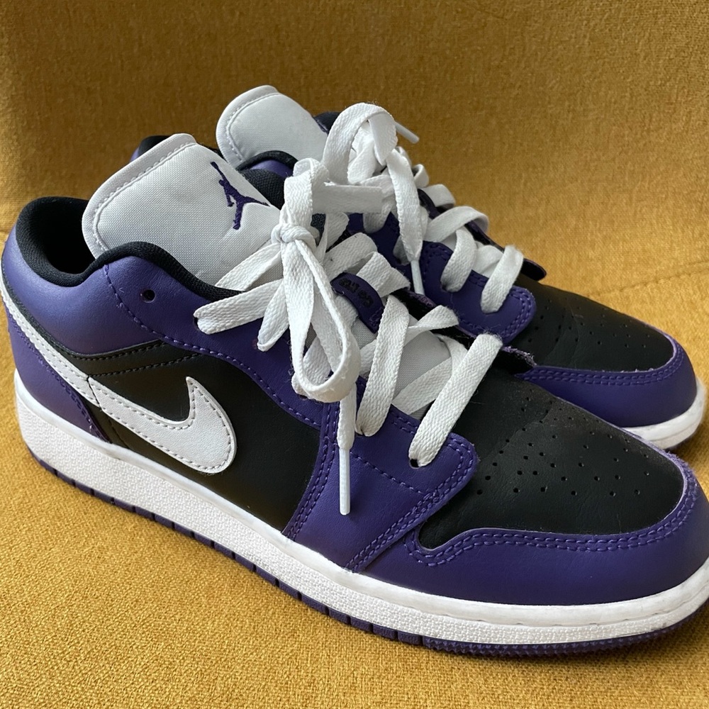 Jordan 1 Low Court Purple